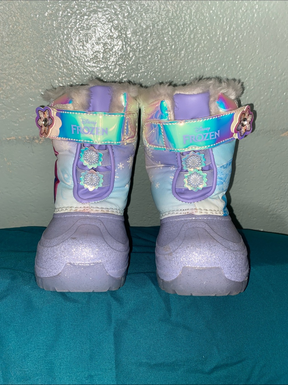 Disney Frozen Iridescent Purple and Blue Girls' Snow Boots - Size 7T